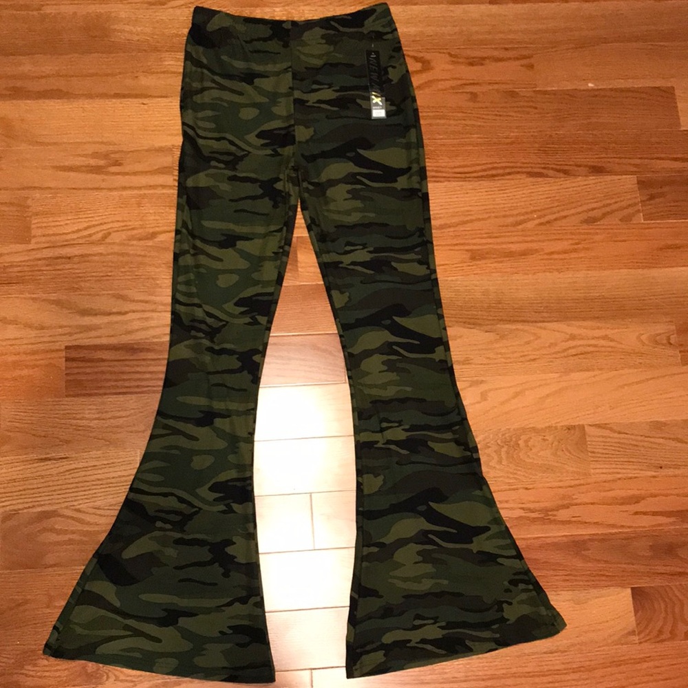 Women’s stretch camo bells